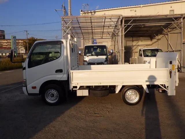 トヨタダイナ平ボディ小型（2t・3t）[写真03]