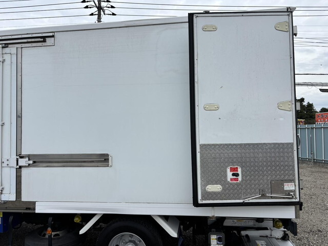 いすゞエルフ冷凍車（冷蔵車）小型（2t・3t）[写真12]