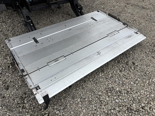 いすゞエルフ冷凍車（冷蔵車）小型（2t・3t）[写真15]