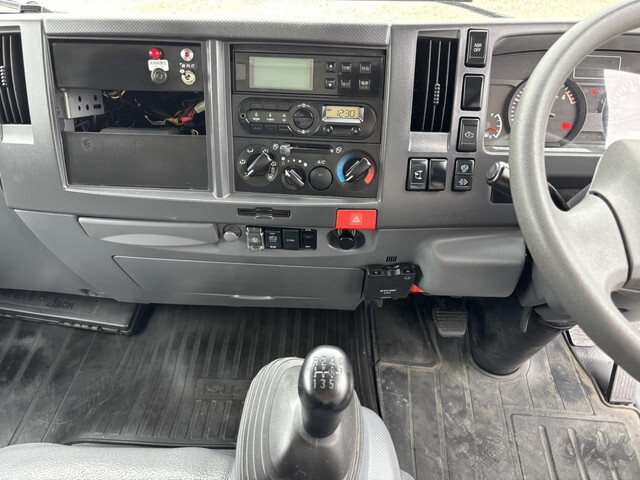 いすゞエルフ冷凍車（冷蔵車）小型（2t・3t）[写真28]