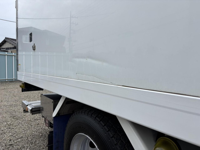 いすゞエルフ冷凍車（冷蔵車）小型（2t・3t）[写真34]