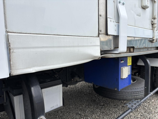 いすゞエルフ冷凍車（冷蔵車）小型（2t・3t）[写真36]