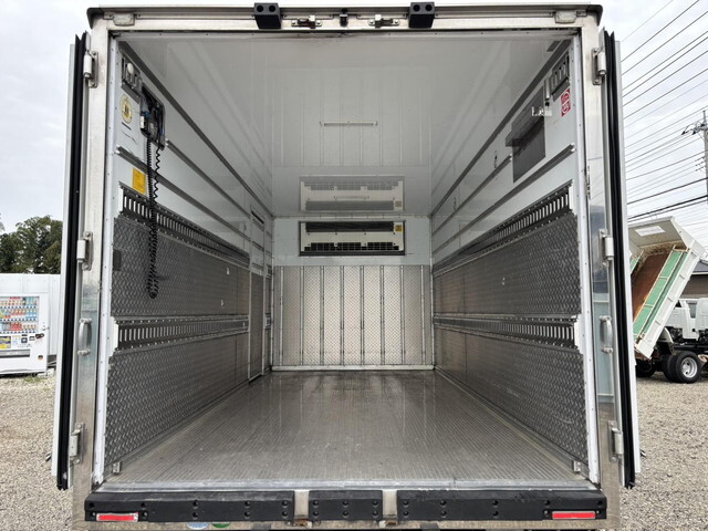 いすゞエルフ冷凍車（冷蔵車）小型（2t・3t）[写真07]