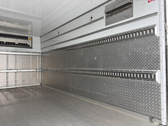 いすゞエルフ冷凍車（冷蔵車）小型（2t・3t）[写真08]