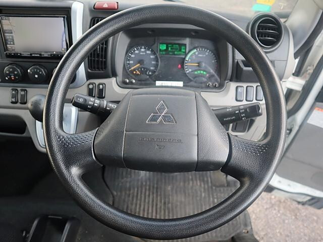 三菱ふそうキャンター平ボディ小型（2t・3t）[写真04]
