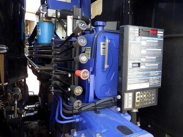 いすゞフォワードクレーン5段増トン（6t・8t）[写真09]