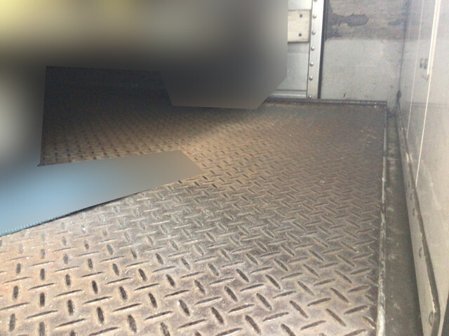 UDトラックスクオンアルミウイング大型（10t）[写真11]