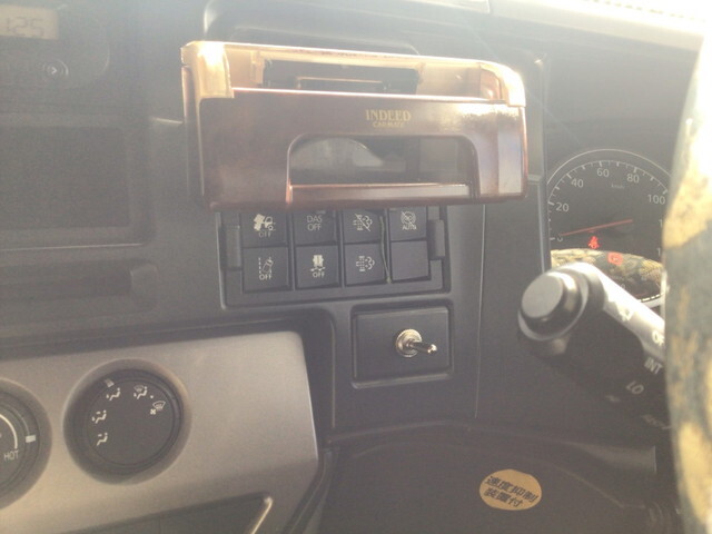 UDトラックスクオンアルミウイング大型（10t）[写真34]