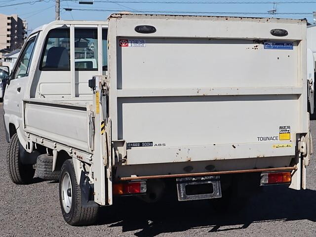 トヨタタウンエース平ボディ小型（2t・3t）[写真02]