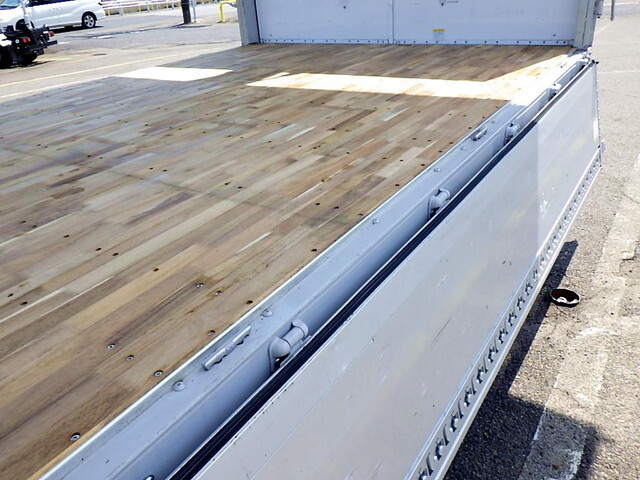 三菱ふそうファイターアルミウイング中型（4t）[写真32]