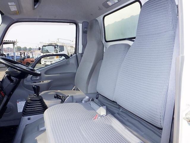 日野デュトロ冷凍車（冷蔵車）小型（2t・3t）[写真10]