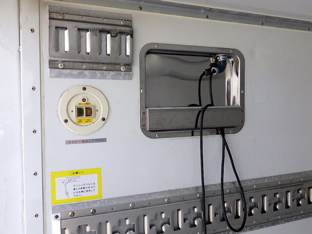 日野デュトロ冷凍車（冷蔵車）小型（2t・3t）[写真34]