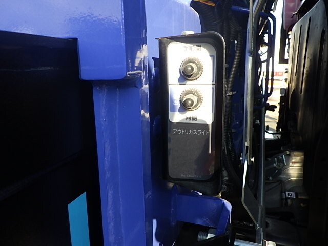 三菱ふそうスーパーグレートセルフクレーン4段大型（10t）[写真33]