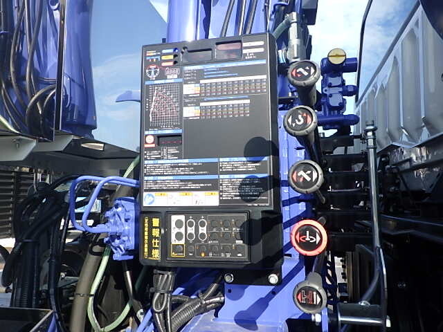 三菱ふそうスーパーグレートセルフクレーン4段大型（10t）[写真34]