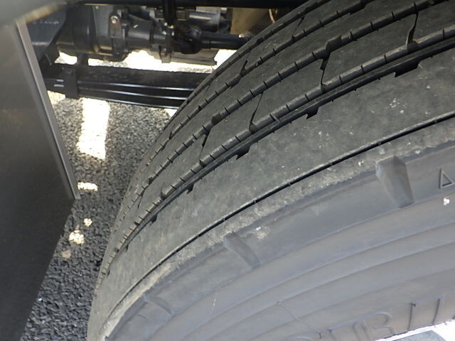 三菱ふそうスーパーグレートセルフクレーン4段大型（10t）[写真06]