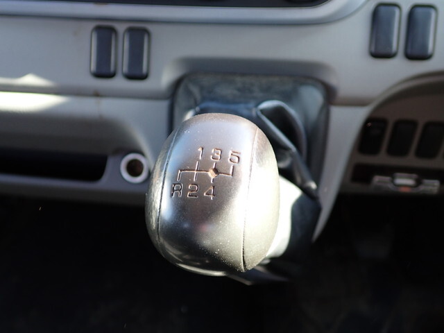 三菱ふそうキャンタークレーン4段小型（2t・3t）[写真31]