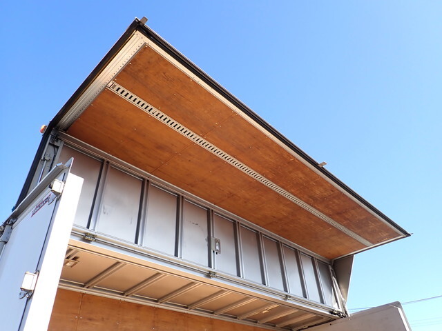 いすゞフォワードアルミウイング中型（4t）[写真13]