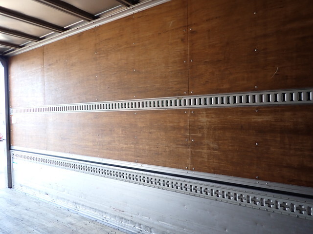 いすゞフォワードアルミウイング中型（4t）[写真21]