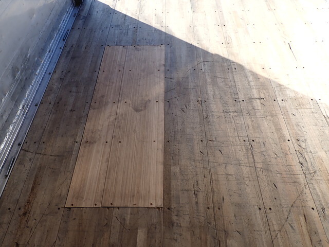 いすゞフォワードアルミウイング中型（4t）[写真23]