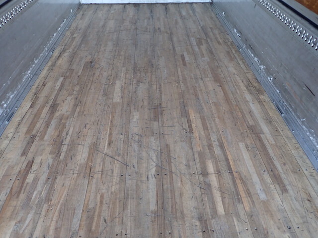 いすゞフォワードアルミウイング中型（4t）[写真24]