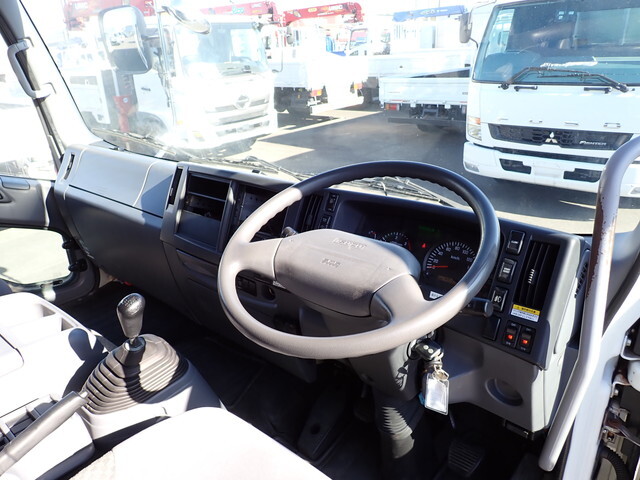 いすゞフォワードアルミウイング中型（4t）[写真30]