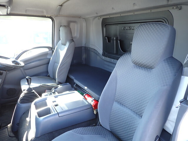 いすゞフォワードアルミウイング中型（4t）[写真32]