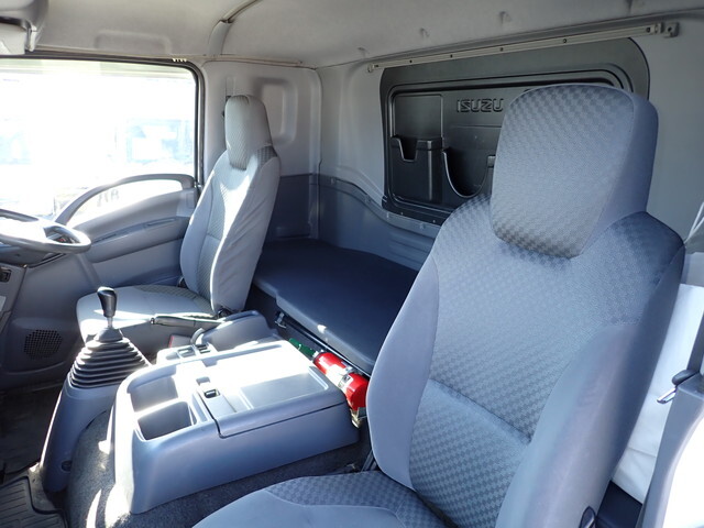 いすゞフォワードアルミウイング中型（4t）[写真36]