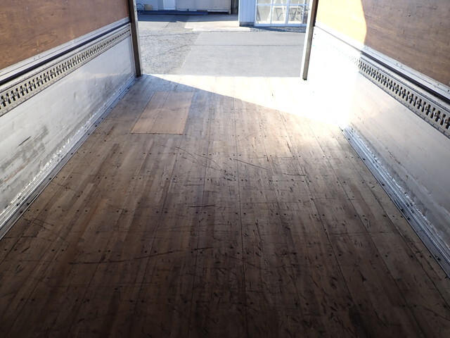 いすゞフォワードアルミウイング中型（4t）[写真38]