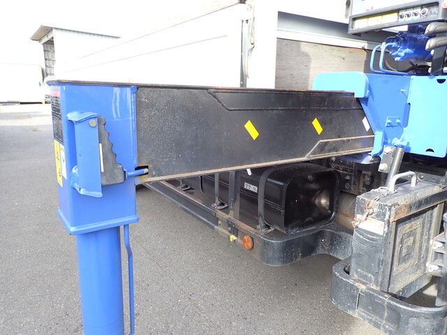 三菱ふそうキャンタークレーン4段小型（2t・3t）[写真17]