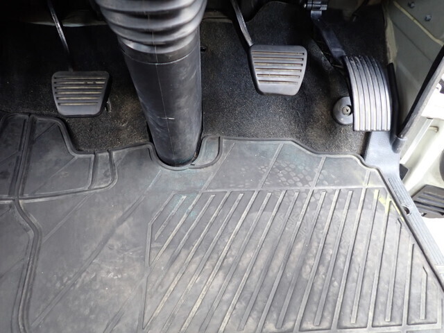 三菱ふそうキャンタークレーン4段小型（2t・3t）[写真34]