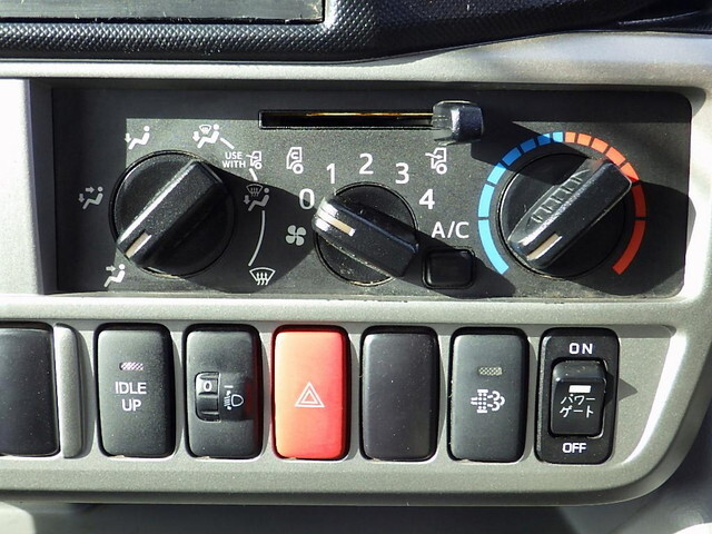 トヨタダイナ平ボディ小型（2t・3t）[写真13]