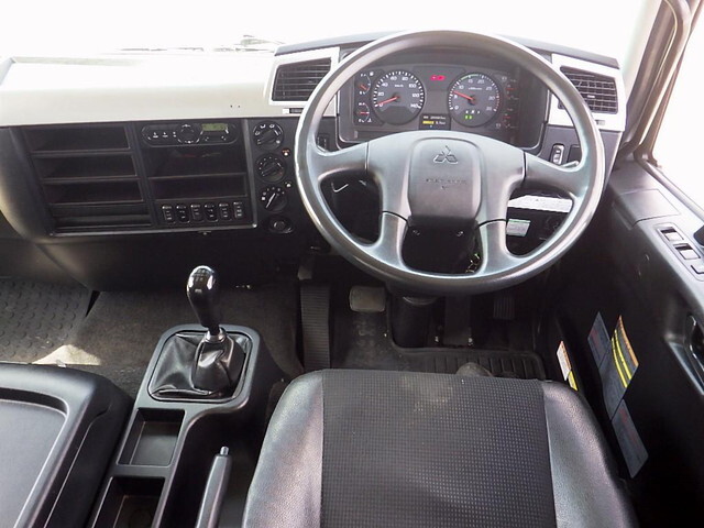 三菱ふそうファイターカーテン車中型（4t）[写真10]