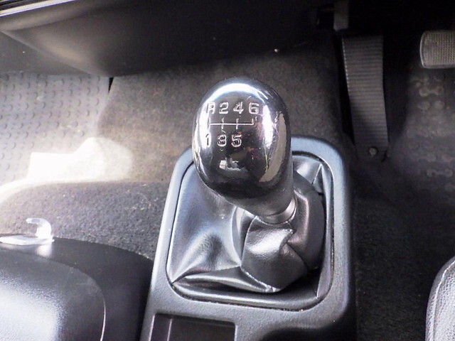 三菱ふそうファイターカーテン車中型（4t）[写真11]