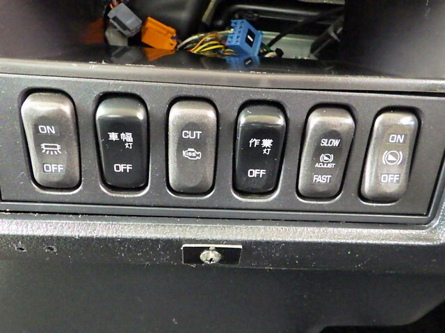 三菱ふそうファイターカーテン車中型（4t）[写真14]