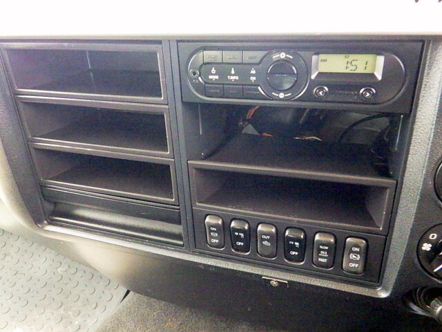 三菱ふそうファイターカーテン車中型（4t）[写真15]