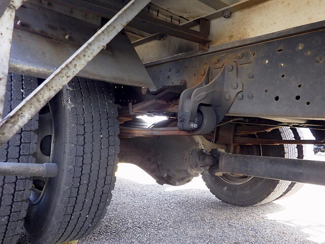 三菱ふそうファイターカーテン車中型（4t）[写真23]