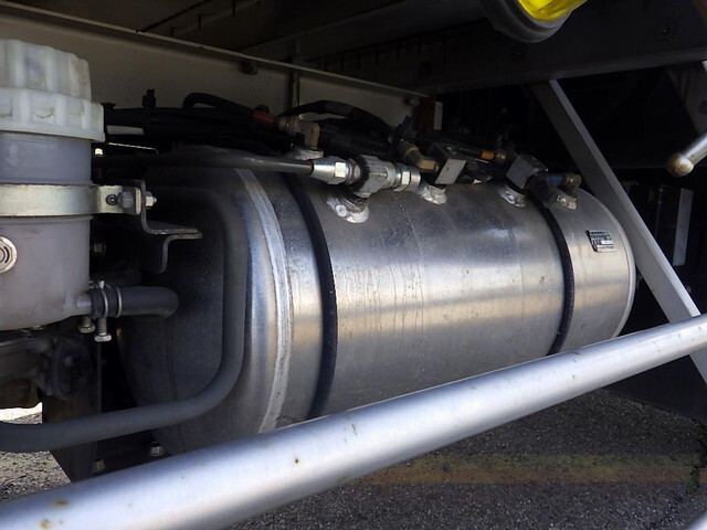 三菱ふそうファイターカーテン車中型（4t）[写真24]