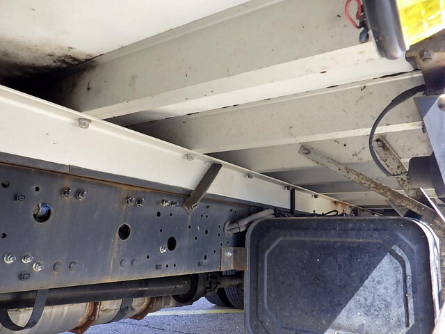 三菱ふそうファイターカーテン車中型（4t）[写真27]