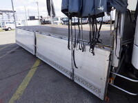 三菱ふそうファイターカーテン車中型（4t）[写真33]