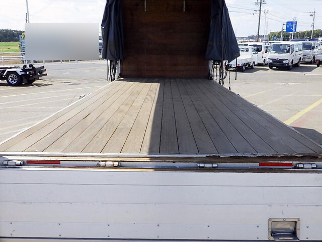 三菱ふそうファイターカーテン車中型（4t）[写真34]