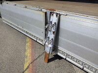 三菱ふそうファイターカーテン車中型（4t）[写真36]