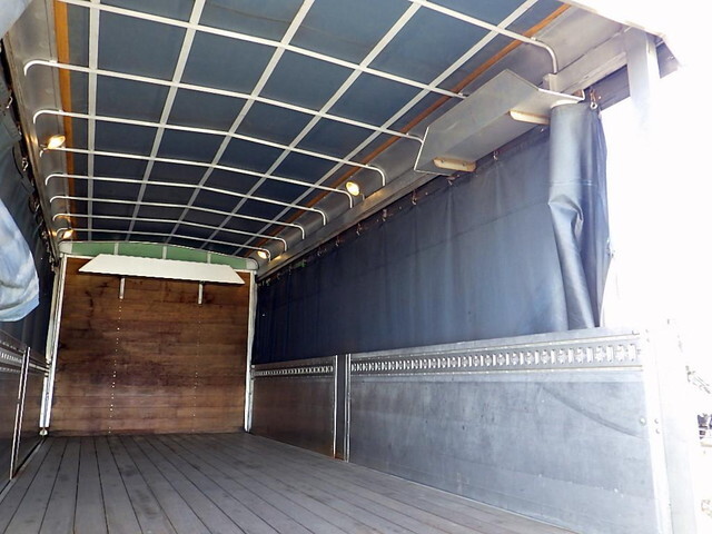 三菱ふそうファイターカーテン車中型（4t）[写真06]