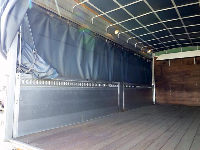 三菱ふそうファイターカーテン車中型（4t）[写真07]