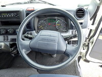 三菱ふそうキャンター平ボディ小型（2t・3t）[写真18]