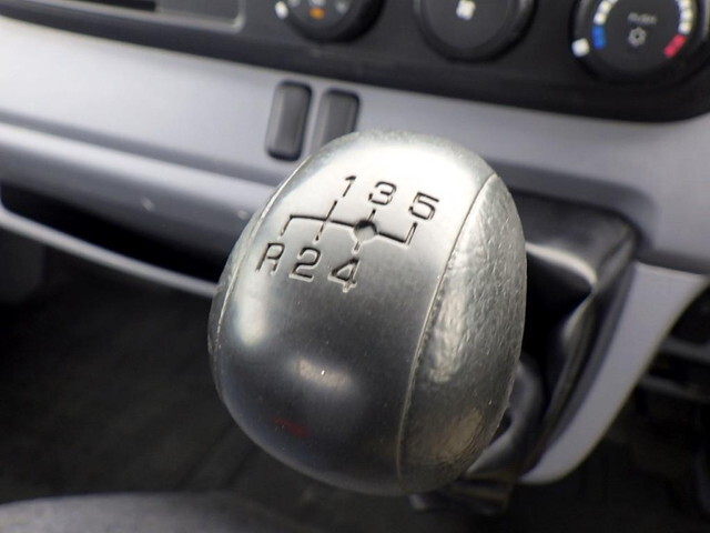 三菱ふそうキャンター平ボディ小型（2t・3t）[写真18]