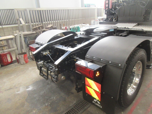 三菱ふそうスーパーグレートトレーラーヘッド（トラクターヘッド）大型（10t）[写真10]