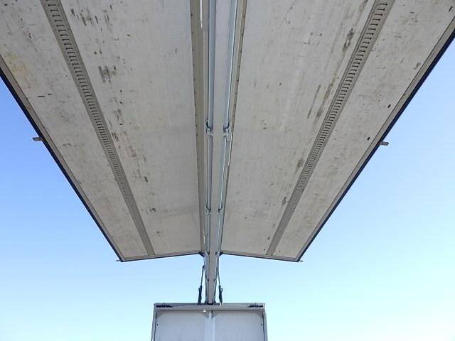 三菱ふそうスーパーグレートアルミウイング大型（10t）[写真10]