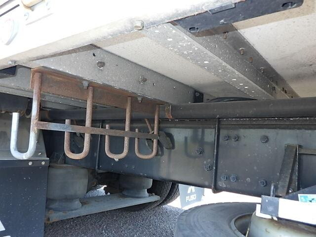 三菱ふそうスーパーグレートアルミウイング大型（10t）[写真16]