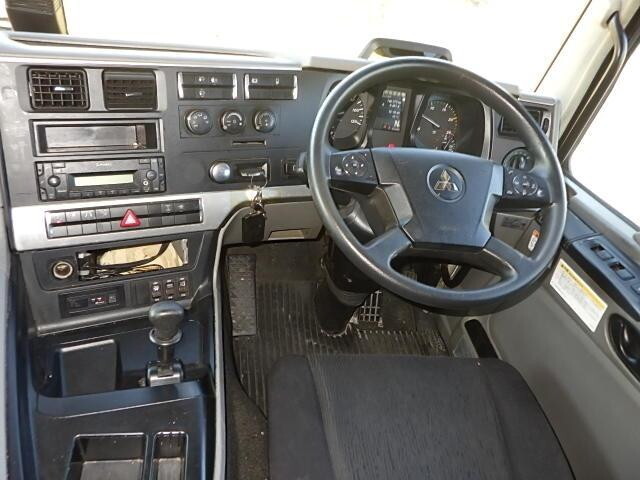 三菱ふそうスーパーグレートアルミウイング大型（10t）[写真25]