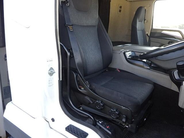 三菱ふそうスーパーグレートアルミウイング大型（10t）[写真26]